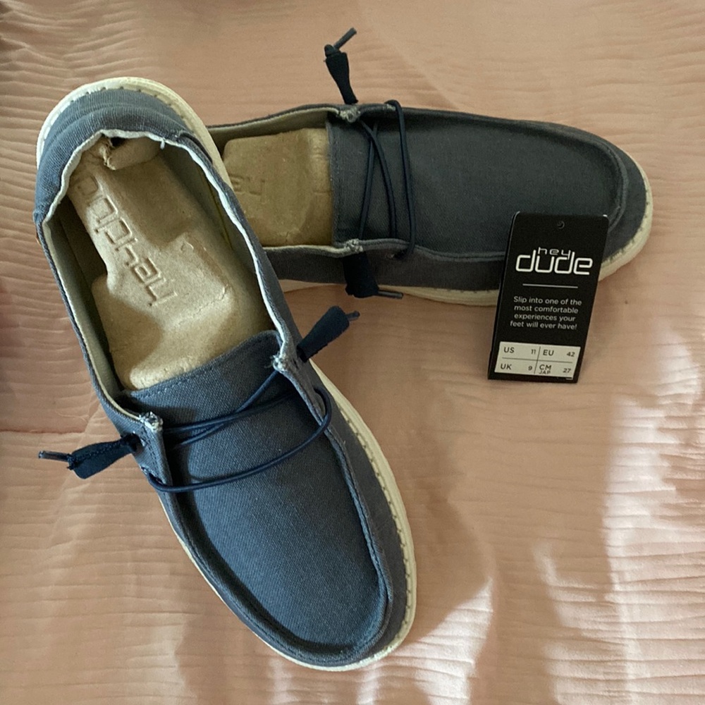 Men’s Hey Dudes. Size 11 - Brand New.